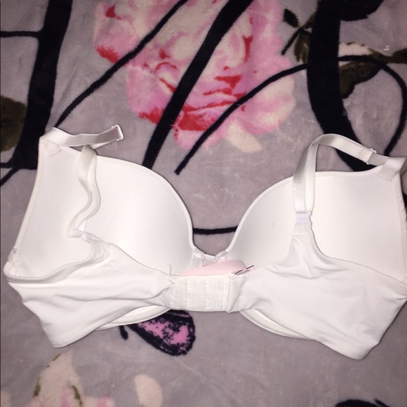 Victoria’s Secret White Push Up Bra💛 - Picture 2 of 3